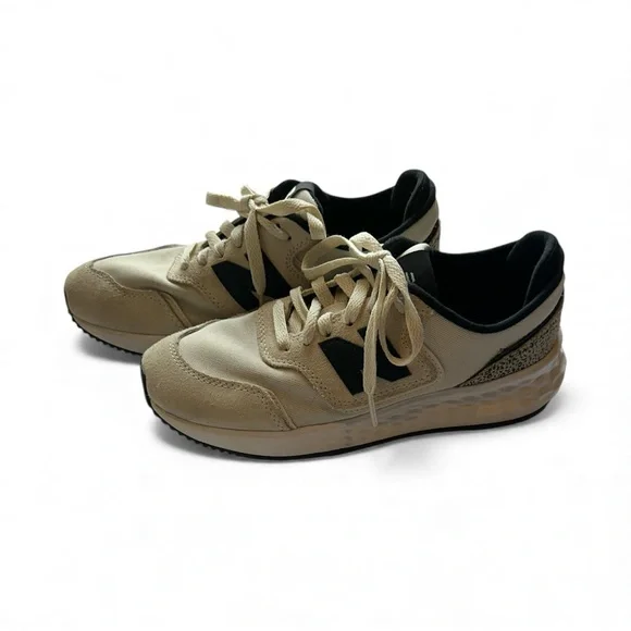 New Balance Women's Beige and Black Sneakers size 6 1/2 - Picture 3 of 7